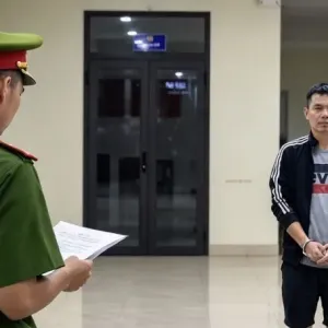 中国游客越南换汇被骗3万美元，男子收钱拉黑后逃往芽庄被抓 ... ...