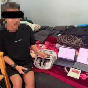 曼谷警方查获6600件电子烟！29岁男子及2名女管理员被捕