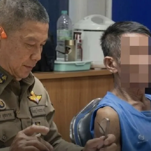 泰国大城府枪击案：53岁男子涉嫌连开4枪杀害前妻亲属，逃回住处后被捕 ...