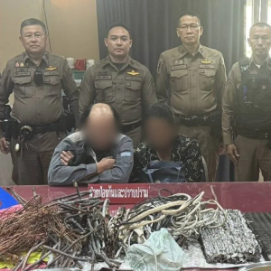 没钱还车贷竟去偷空调！泰国47岁男子与34岁妻子落网