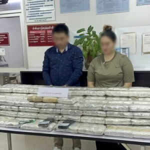 泰国夫妻运送92.4万粒冰毒丸被捕！车上竟带着婴儿